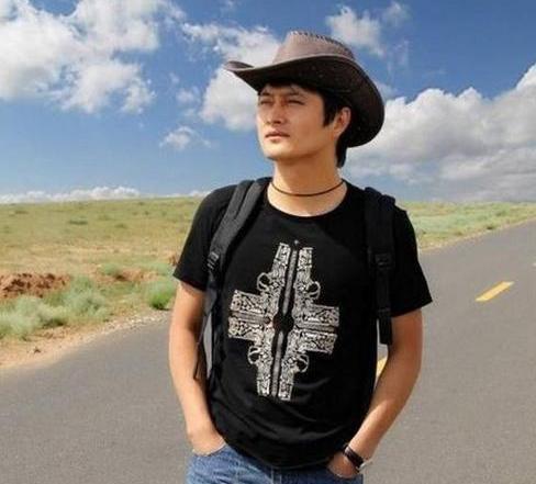 王二妮|因星光大道爆红的云飞,抛妻弃女“被”封杀,鄙视他那你就错了