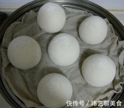冬天蒸馒头,只加酵母可不行,教你5技巧,馒头又大又软,特别香