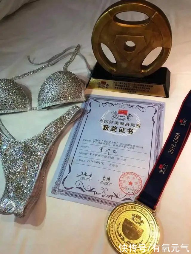 健身|比基尼冠军，4年塑造完美比例，1个动作“拯救”扁平臀