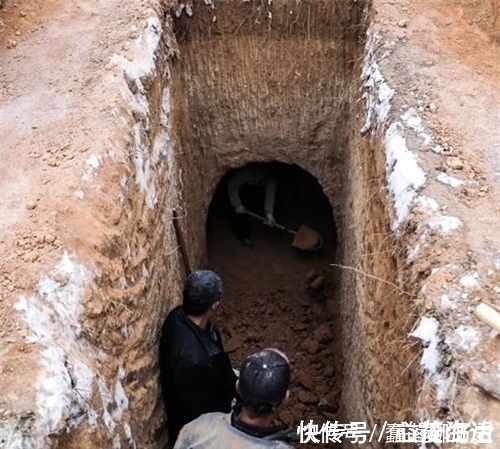 罗隐#盗墓贼喝下墓中千年老酒,2天后被发现,酒醒后说了句话贻笑大方