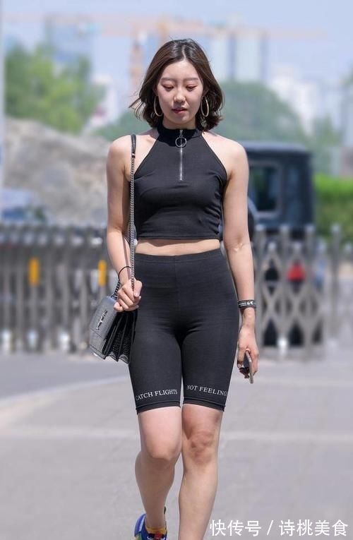 搭配|打底裤瘦身的效果非常好,面料弹性十足穿上十分舒适