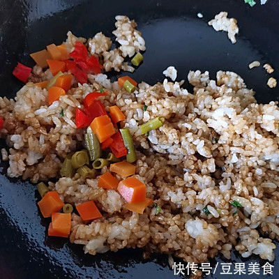 吃法|太阳蛋炒饭最过瘾的吃法，做一次都不够吃