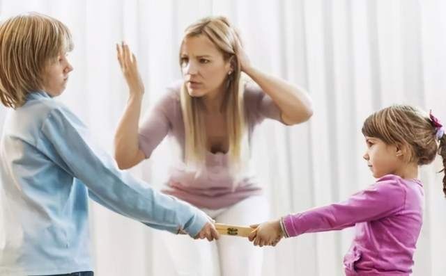 姐姐|“最怂弟弟”走红,二胎弟弟对姐姐言听计从,网友:同款弟弟