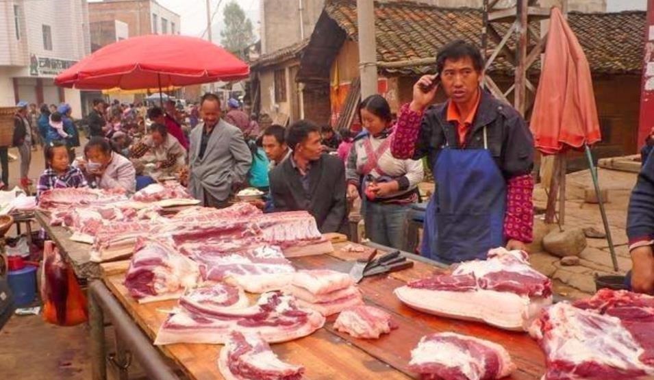 今天我才明白,牛肉为什么挂着卖,猪肉却摆着卖,看完长知识了