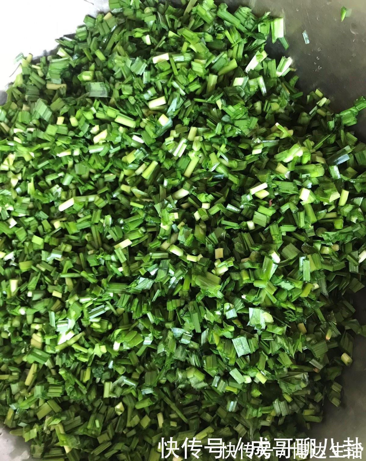 调味料|爱吃韭菜盒子的看过来,学会这个做法就够了,个个薄皮大馅真美味