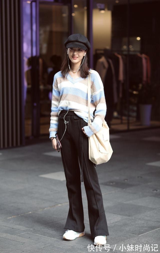 休闲西装 街拍:身材高挑的气质美女,黑色打底裤搭配休闲上衣,迷人好身姿