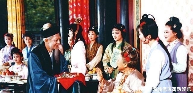  贾代善小妾有6个，贾母当初如何对待她们的她用八个字说出答案