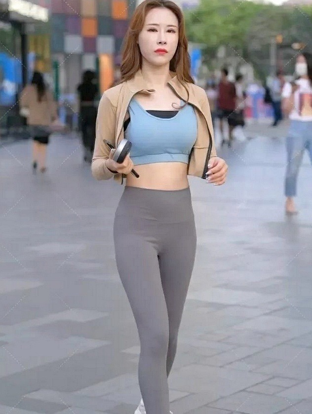 外型 运动型的小姐姐,简单实用又得体知性,让你美得不动声色