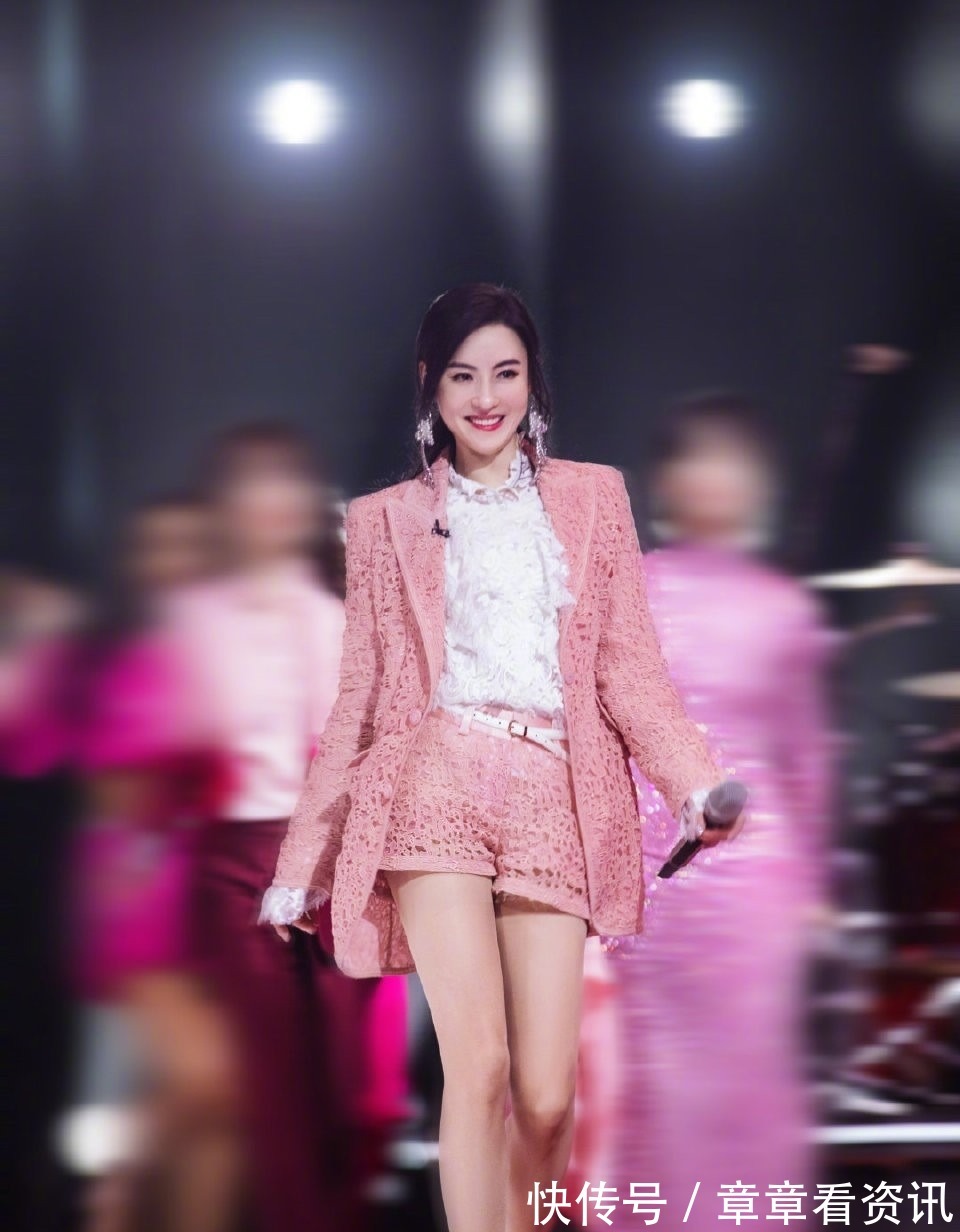 身材高挑|53岁那英挑战空中瑜伽，为决赛变小哭包张柏芝穿芭比粉秀长腿