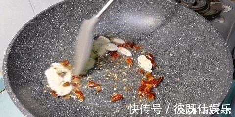 入味|才知道,包菜炒粉条要这样做,难怪以前老是粘锅,粉条不粘更入味