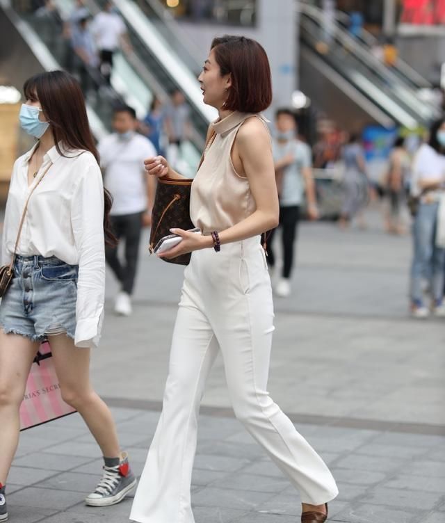 气息|打底裤可以散发又欲又撩气息,打破单调格局,显得时尚潮流范十足