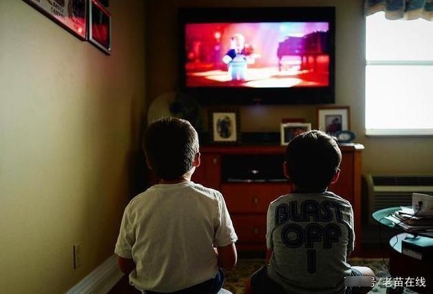 约法三章|婴幼儿能不能看电视？国内外的研究很明确，家长照做即可