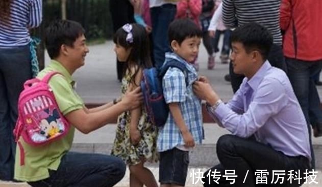 宝妈|学校开家长会,宝妈穿工作服参会却被其他家长说:来错地方了吧?