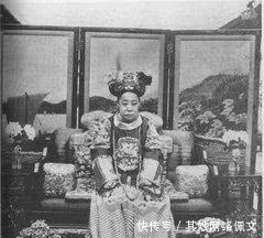 珍妃|光绪皇帝的后宫佳丽多迷人?长的比较抽象,却是唯一能善终的