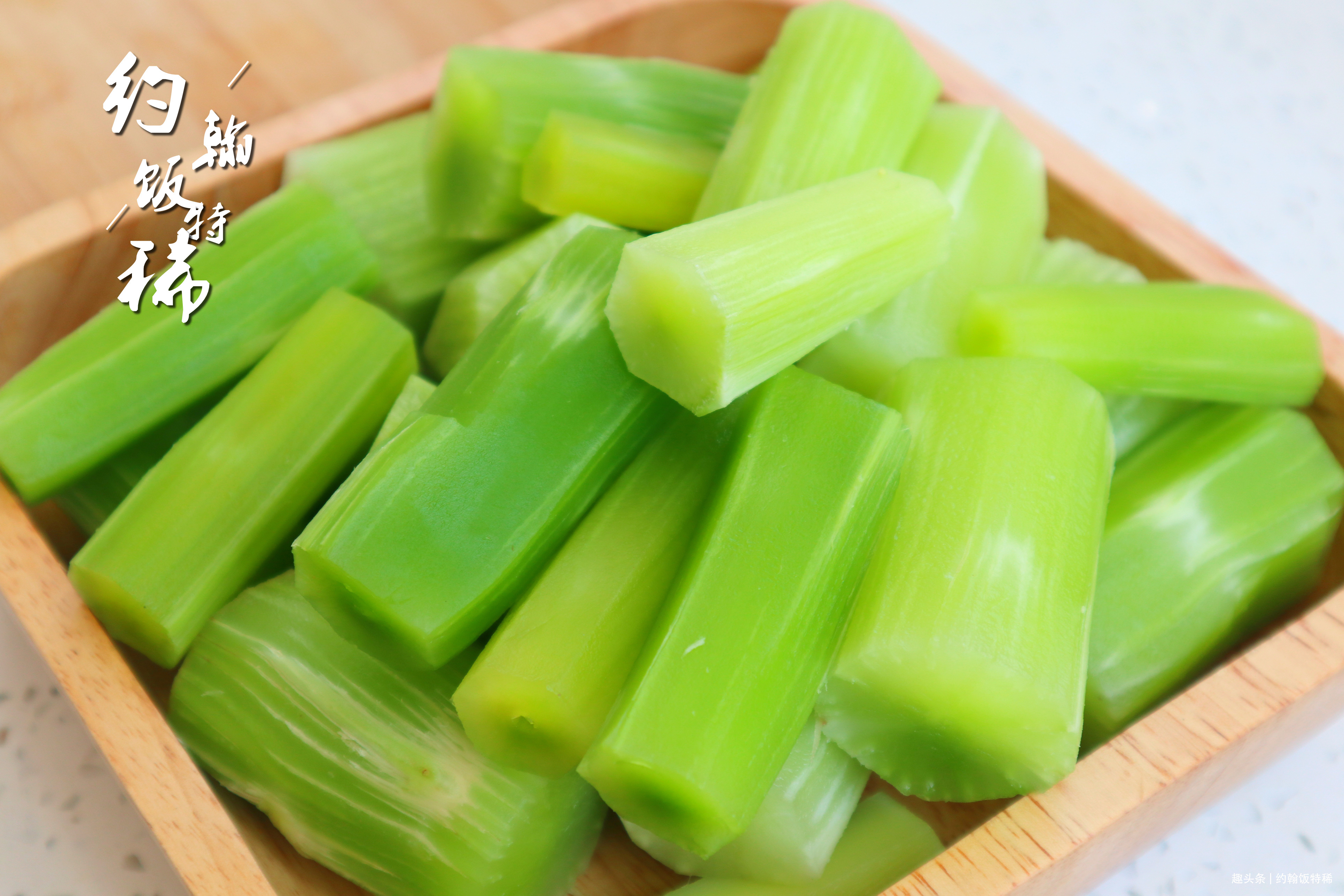 夏天，吃黄瓜苦瓜不如吃它，2元一斤，切成条简单一拌，清脆爽口