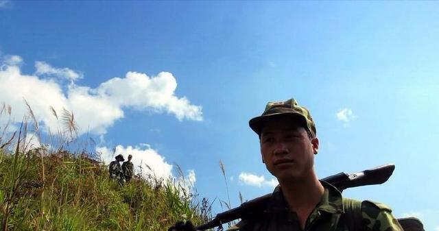 布防|20万美金到账 少将参谋长连夜携布防图投敌 三天后被卡车撞飞!