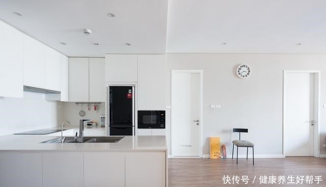 衣帽间|这是我见过的最小的衣帽间,推拉门隔出2㎡就搞定了,适用小户型!