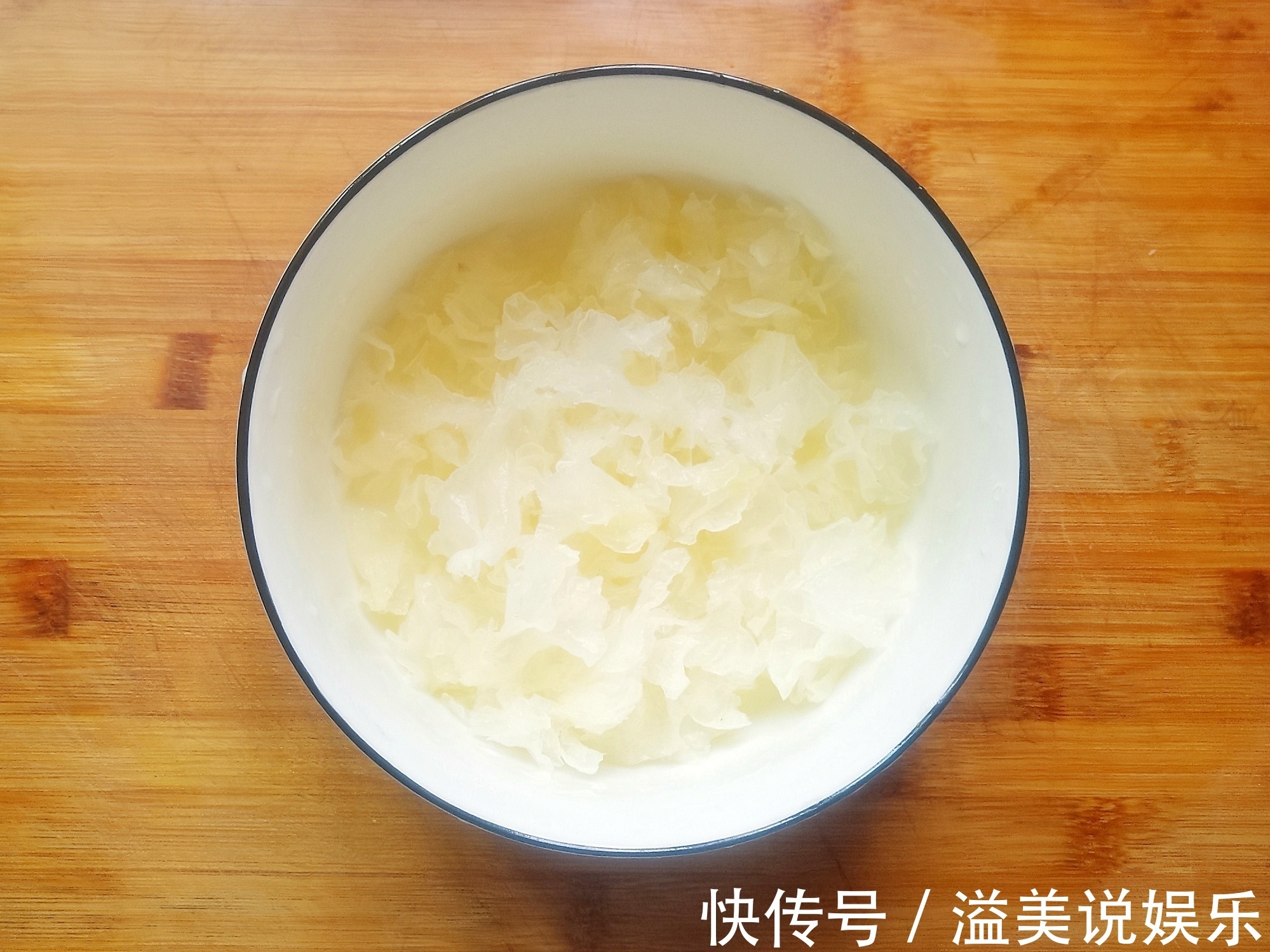 气色|它比阿胶养人,十块钱煮一锅,春天干燥要多喝,皮肤水润,气色好