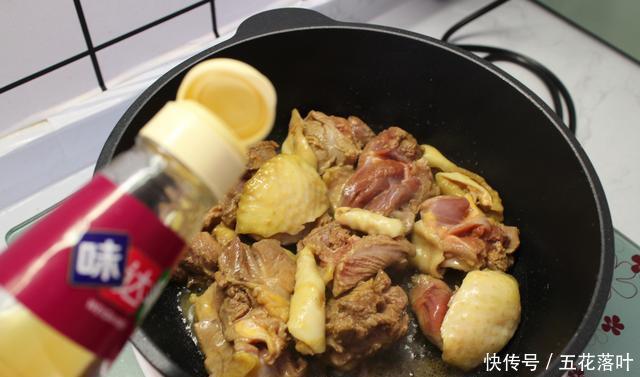 烧土豆|鸡腿烧土豆的做法最典型的家常菜，味道和营养都到位