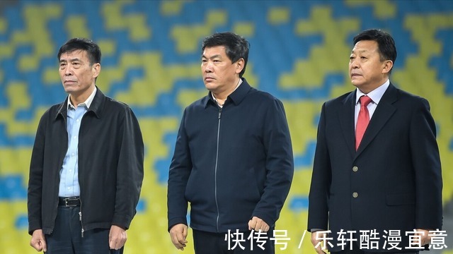 海港|山东泰山勇夺双冠王的背后,明面是郝伟换人的神奇,实则另有其因