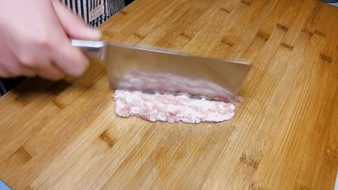 凉拌|皮蛋别只凉拌了,搭配肉末炒一炒,外焦里嫩无腥味,好吃下饭