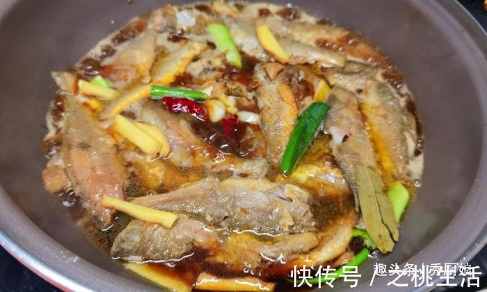 黄花鱼|入秋后,遇到此鱼别手软,8块钱1斤,营养极高,炖一锅香到舔盘子