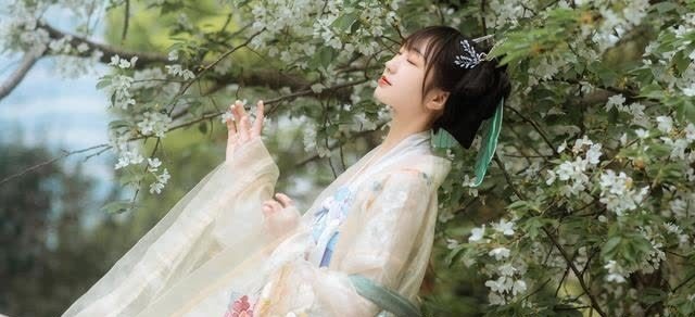 嚣尘#点绛唇·词:暮色欺红瘦。冰冷酒。折弦枕袖,半盏伤心透