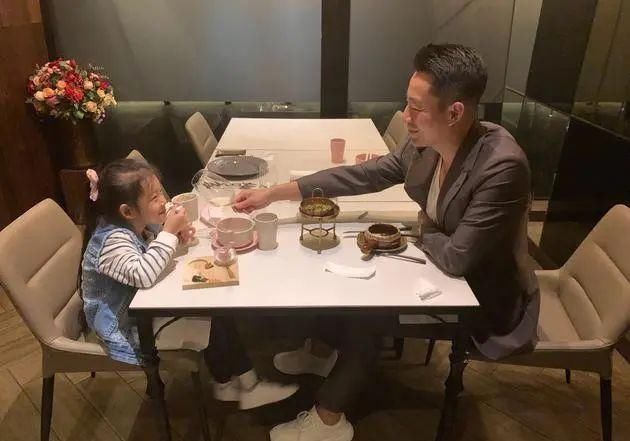 爸爸|爸爸到底可以有多宠女儿这世上有一种人,叫做“女儿奴”