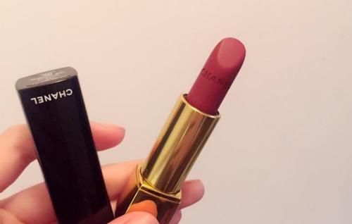 盘点5款热门的大牌“口红”，持久滋润上妆效果好，值得收藏