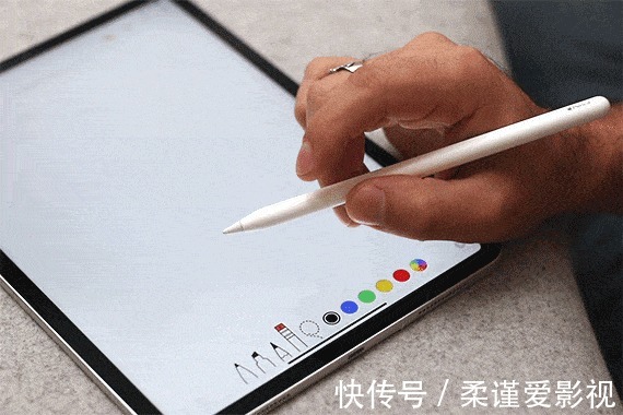 公开|总价值六万的背包里都放了些啥？差评同事背包大公开