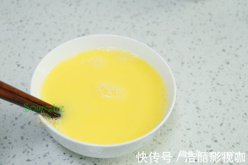 蜂窝|蒸鸡蛋时多加一步,鸡蛋羹平滑如镜,鲜香无蜂窝,出奇美味