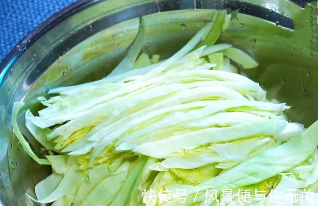 技巧|原来包菜炒粉条要这样做，难怪之前炒粉条老粘锅，技巧全在这