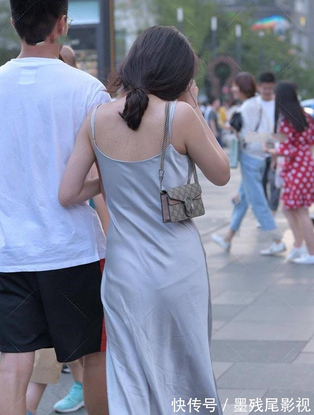 丝质 垂感十足的丝质礼服,清新舒适高级,纹理分明,真爱!