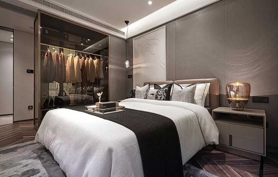 利用率|还在买衣柜现在流行“挖墙”装衣橱!