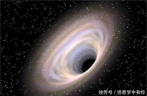 科学家发现：2亿个太阳比还重的巨物，在距离地球26亿光年！