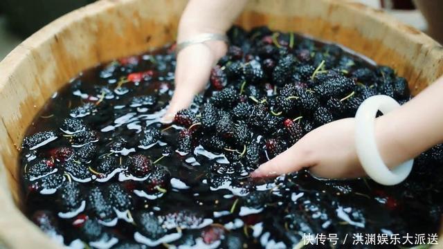 乌黑亮丽|白头发太多吃这个,煮一锅能吃半个月,头发乌黑亮丽,变柔顺!