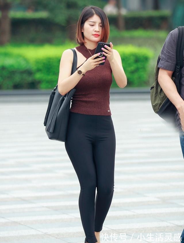 高跟鞋 初秋时尚黑色的打底裤,配无袖小衫,穿着清凉又显瘦,时尚又美丽!