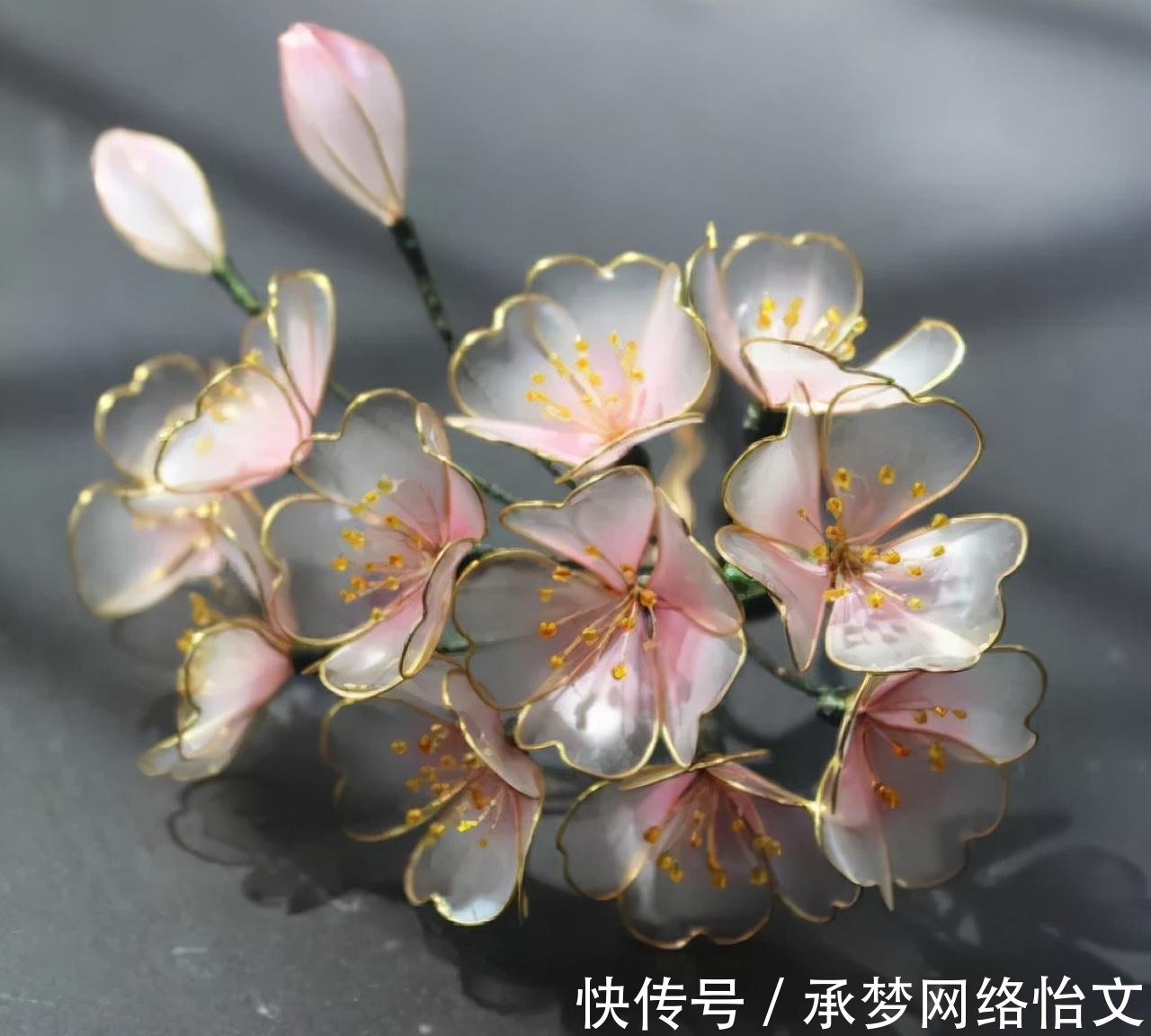 翡翠发卡 从头开始，发型很重要头饰更关键，翡翠发卡减龄的同时满满高级感