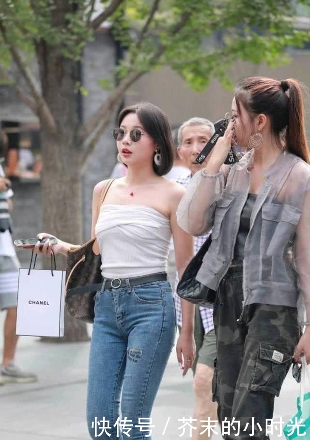 大方|牛仔裤休闲不失潮流的感觉,整个人看上去非常优雅大方