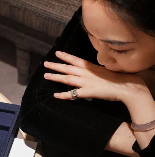 试戴了十只钻戒，分享一下选钻石的经验