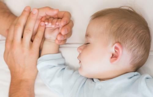 小家伙|宝宝非要哭一顿才肯睡?家长先别觉得烦,读懂娃的小心思更重要