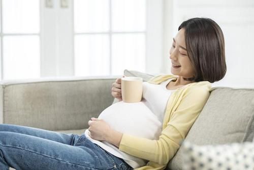 白开水|怀孕期间，孕妇喝水讲究多，正确的喝水方式，孕妈要牢记别弄错了
