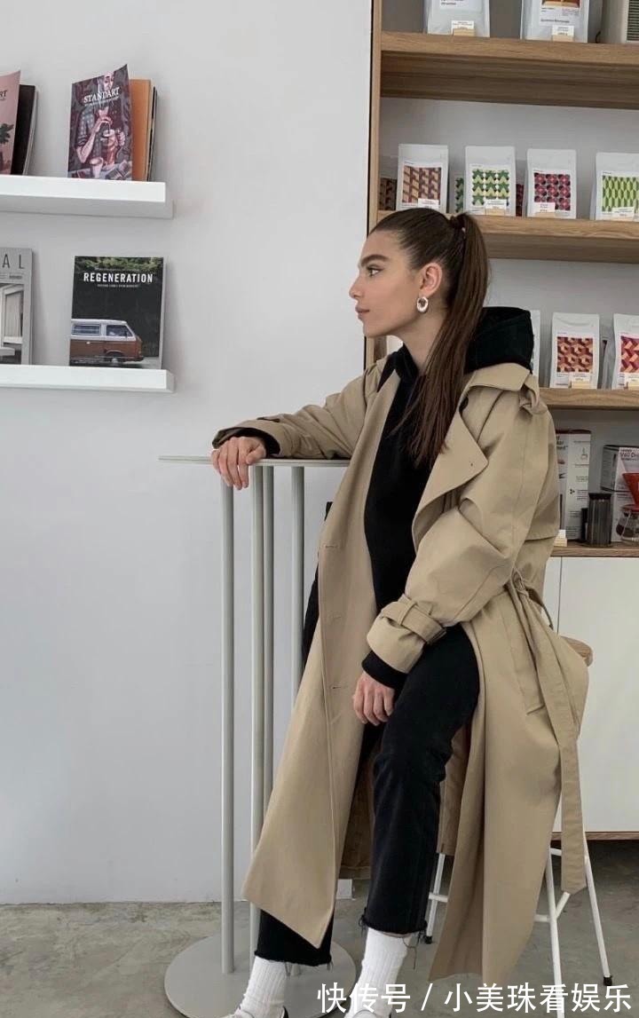 高跟鞋 今秋火了一种穿搭,叫“风衣+烟管裤”,时髦显瘦,谁穿谁美