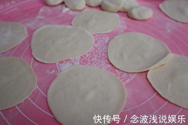 天一冷就馋热腾腾的饺子，这两种素菜做馅料，比肉馅还好吃