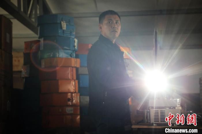 刘信平#光影记忆：河北平乡农民23年收藏逾3000部老影片