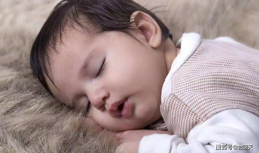 健康|别再让孩子用这4种睡姿了，不仅不舒服，还可能对孩子健康有损害