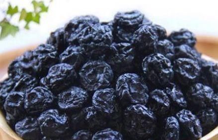 女性临睡前多吃1种小零食,视力清晰了,色斑不