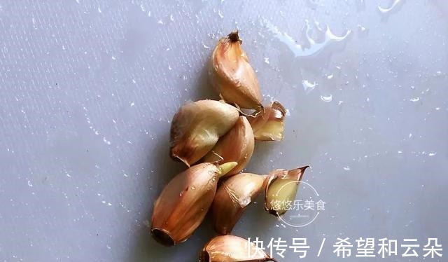 低脂低卡的蔬菜,加入它,大火一炒,清脆爽口,满满的维生素!