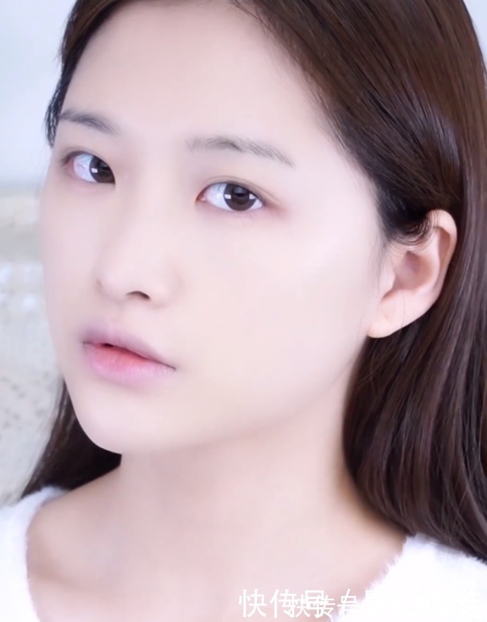 根伟|2021的锦鲤妆容来了,基础日常又自带惊艳感,太适合小姐姐了