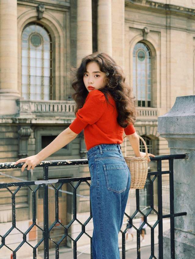 穿搭|秋季保暖怎么穿?不如试一试针织衫+牛仔裤,复古时髦又舒适